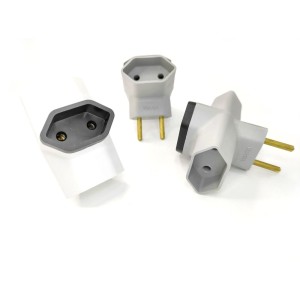 PLUGUE TRES SAIDAS ART 2P 10A BR V-53BR VOLTIM